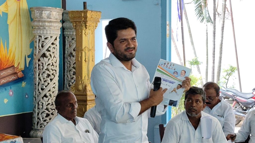 సభలో మాట్లాడుతున్న ప్రణవ్ 